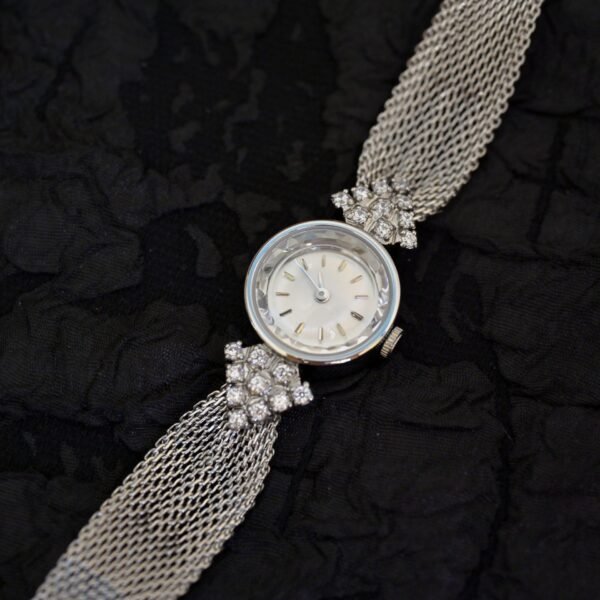 Luxury Quartz Women's Watch - Image 7